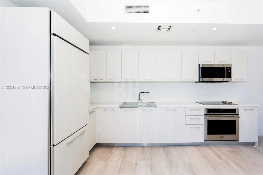 45 SW 9 Street #3806 Miami, FL 33130