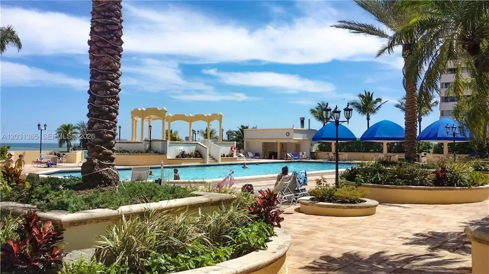 7601 E Treasure Dr #919 North Bay Village, FL 33141