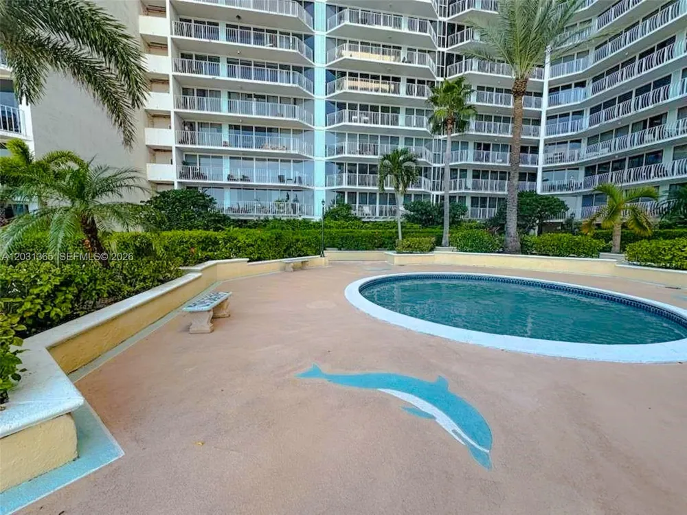 7601 E Treasure Dr #919 North Bay Village, FL 33141