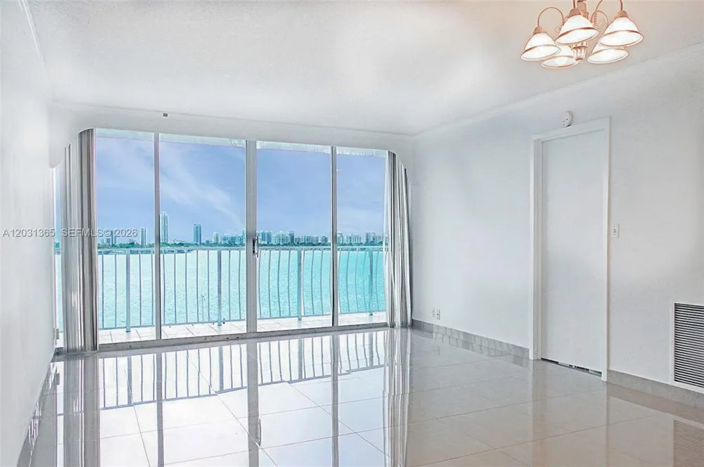 7601 E Treasure Dr #919 North Bay Village, FL 33141