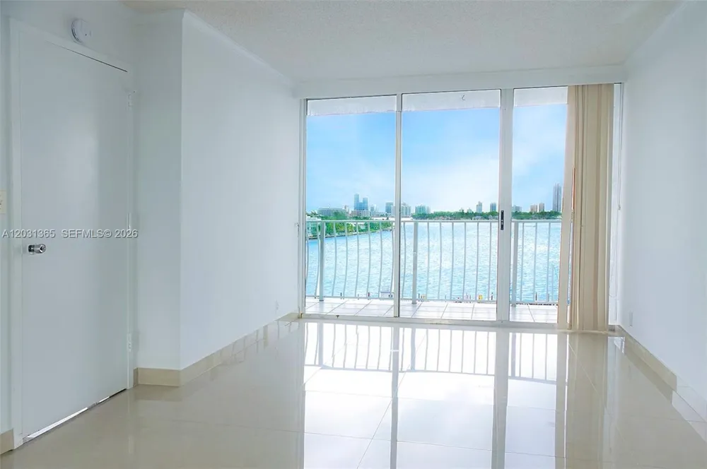 7601 E Treasure Dr #919 North Bay Village, FL 33141