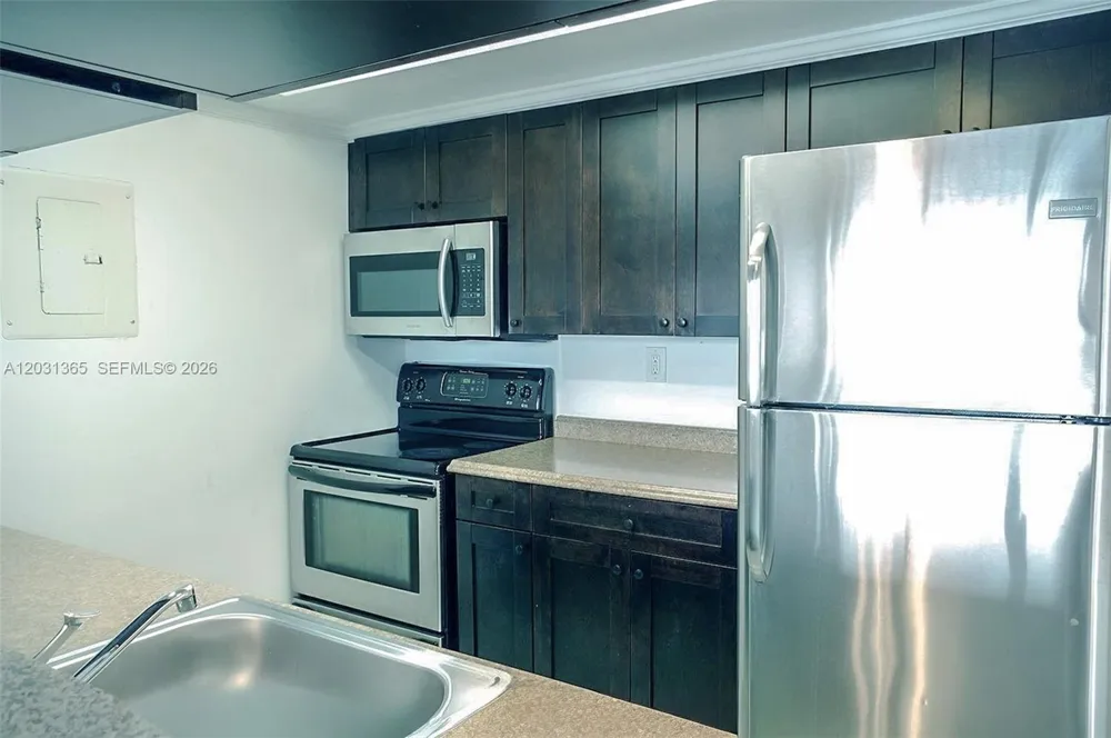 7601 E Treasure Dr #919 North Bay Village, FL 33141