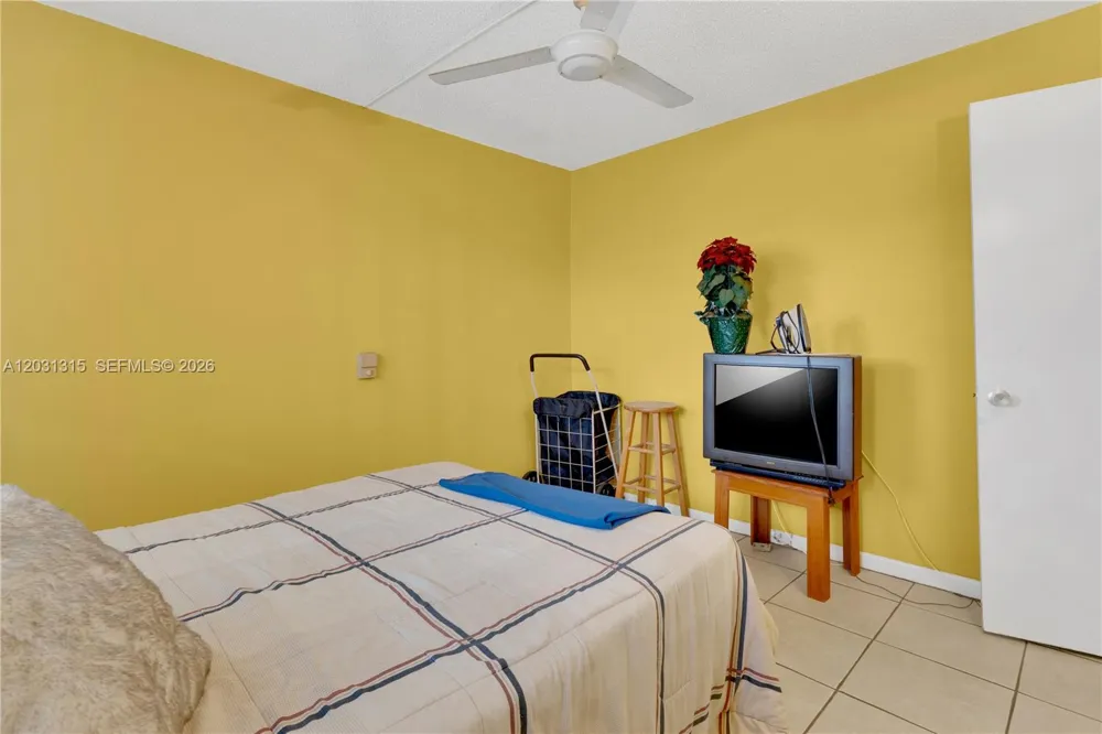 1200 Tallwood Ave #202 Hollywood, FL 33021