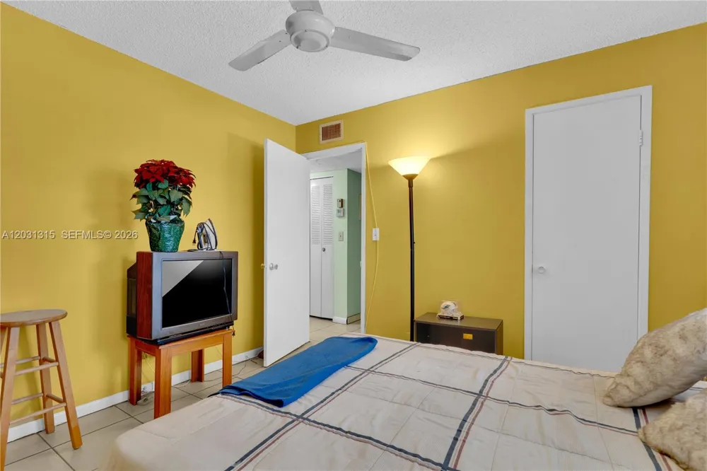 1200 Tallwood Ave #202 Hollywood, FL 33021