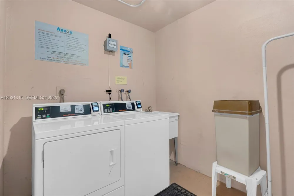 1200 Tallwood Ave #202 Hollywood, FL 33021