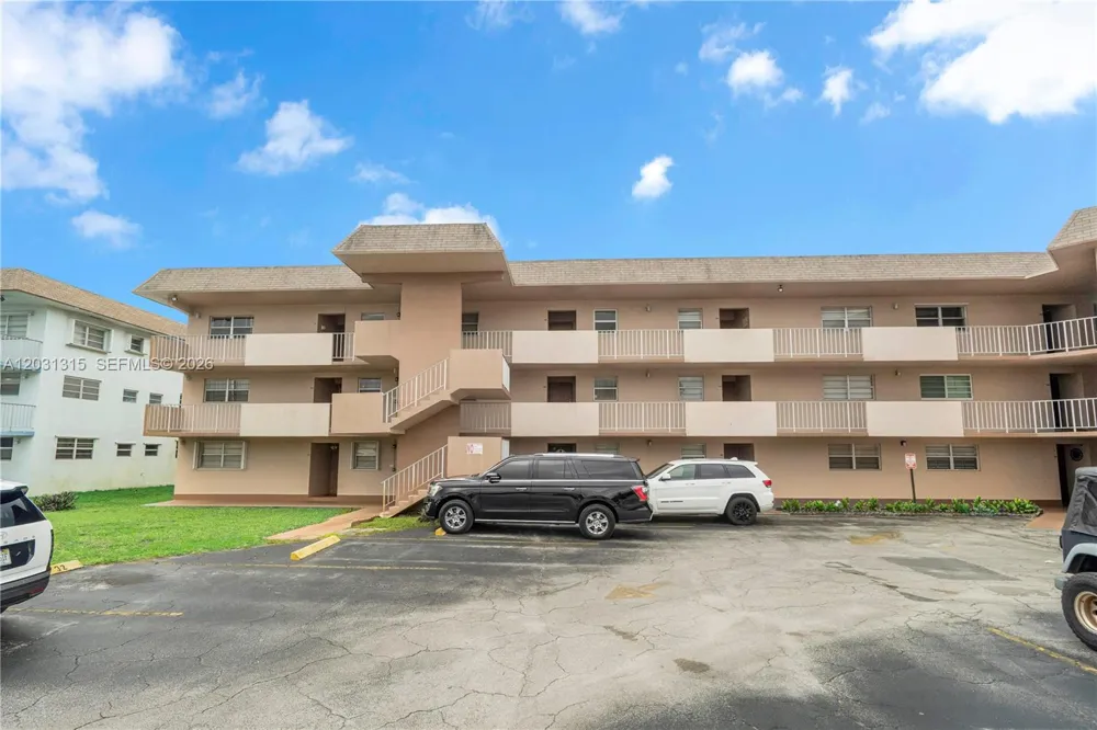 1200 Tallwood Ave #202 Hollywood, FL 33021