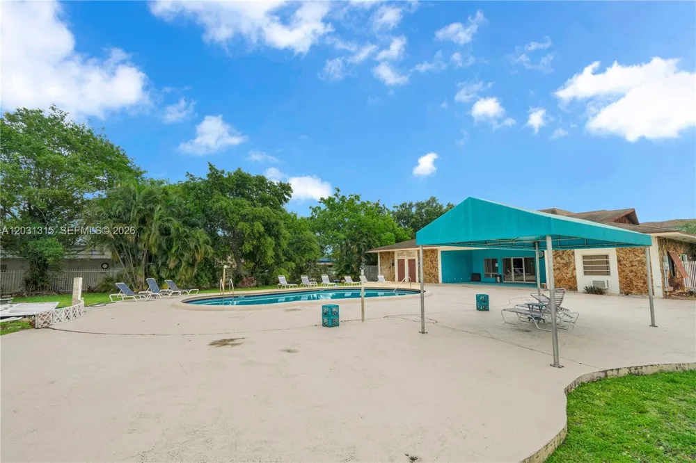 1200 Tallwood Ave #202 Hollywood, FL 33021