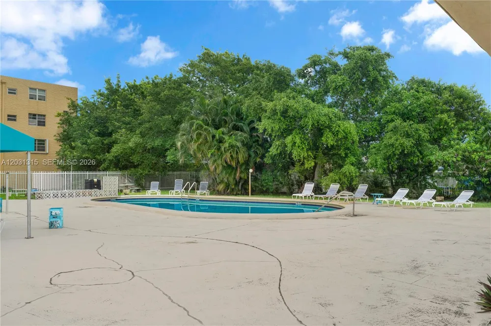 1200 Tallwood Ave #202 Hollywood, FL 33021