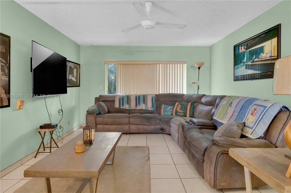 1200 Tallwood Ave #202 Hollywood, FL 33021