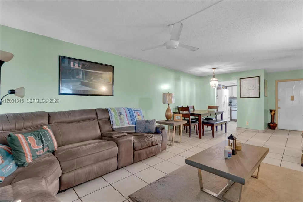 1200 Tallwood Ave #202 Hollywood, FL 33021