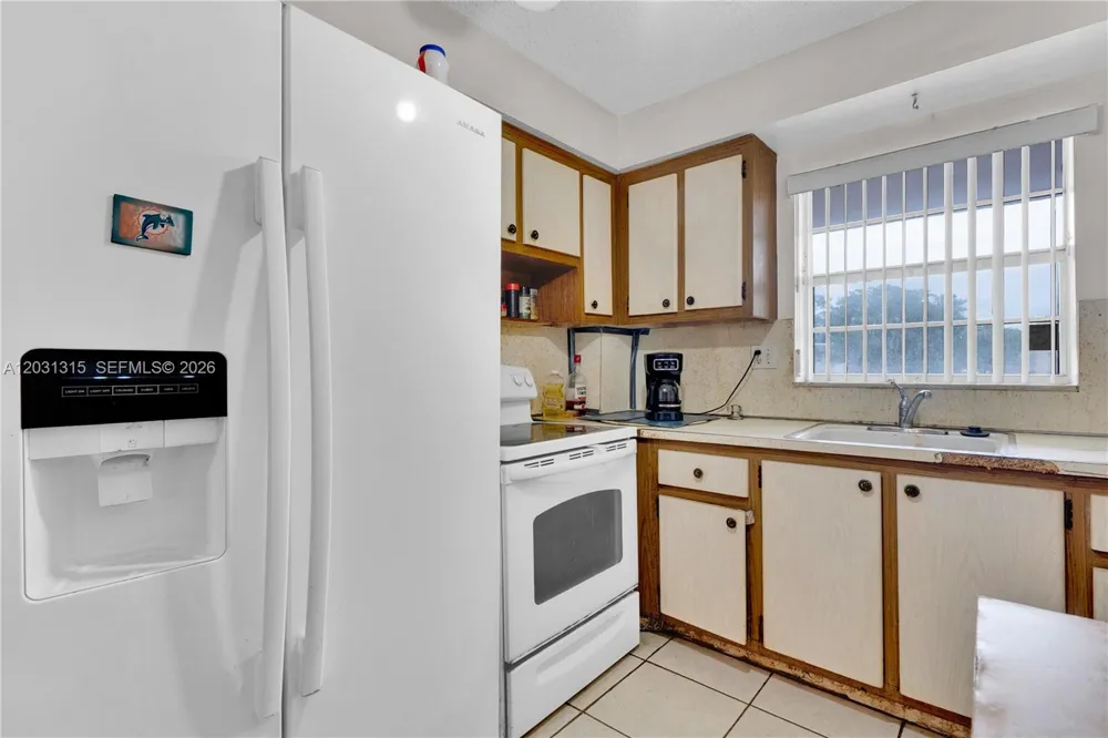 1200 Tallwood Ave #202 Hollywood, FL 33021