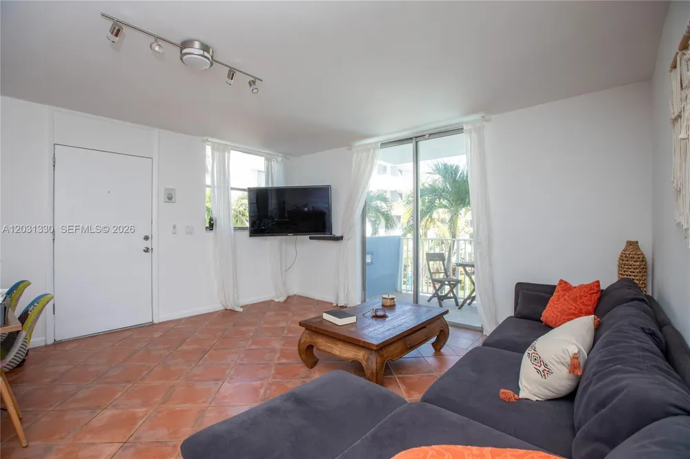 1801 S Treasure Dr #321 North Bay Village, FL 33141