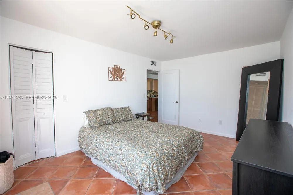 1801 S Treasure Dr #321 North Bay Village, FL 33141