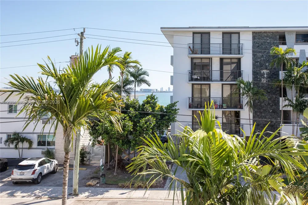 1801 S Treasure Dr #321 North Bay Village, FL 33141