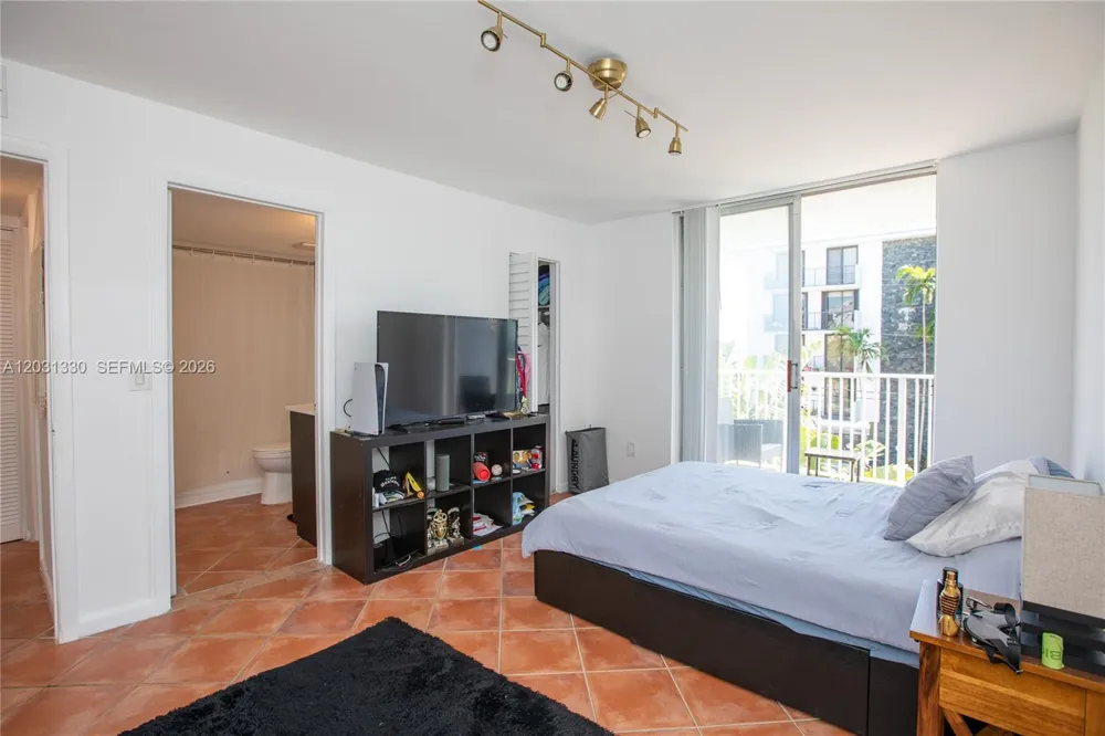 1801 S Treasure Dr #321 North Bay Village, FL 33141