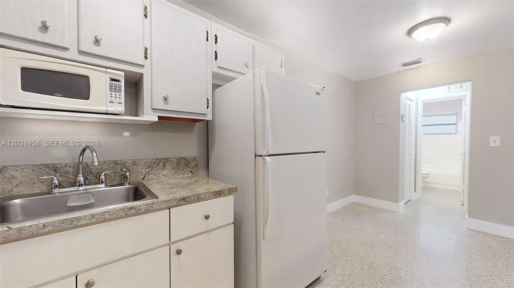 40 W 10th St #3 Hialeah, FL 33010