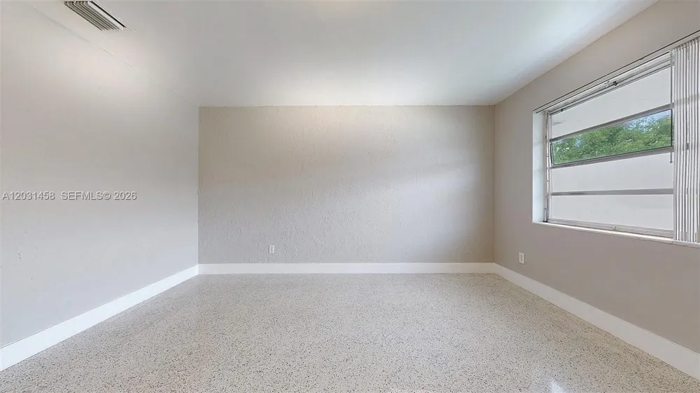 40 W 10th St #3 Hialeah, FL 33010