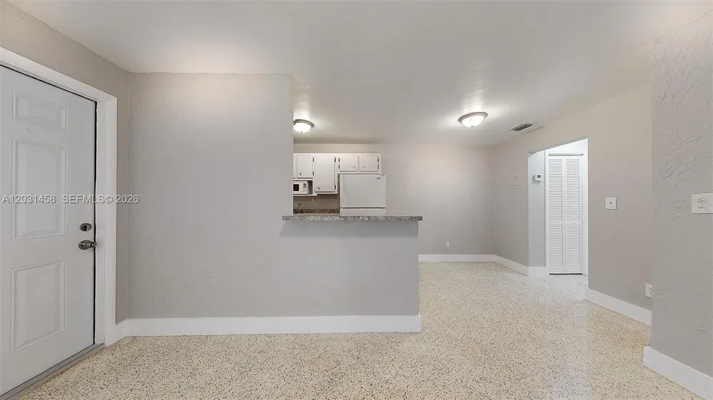 40 W 10th St #3 Hialeah, FL 33010