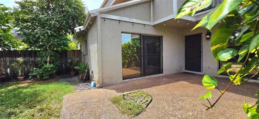 608 Commodore Dr Plantation, FL 33325