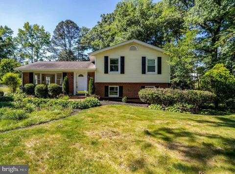 3236 WOODLAND LANE