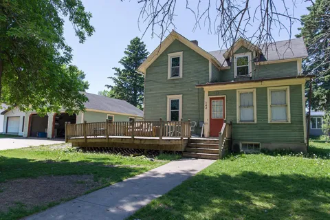 142 NE 3rd Street
