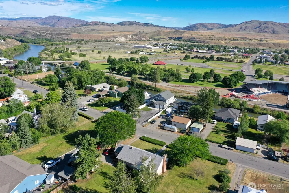 534 Dewberry Avenue E Omak, WA 98841