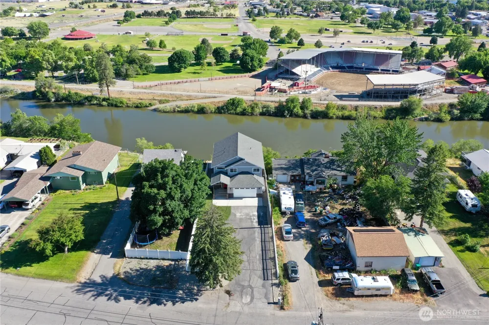 534 Dewberry Avenue E Omak, WA 98841