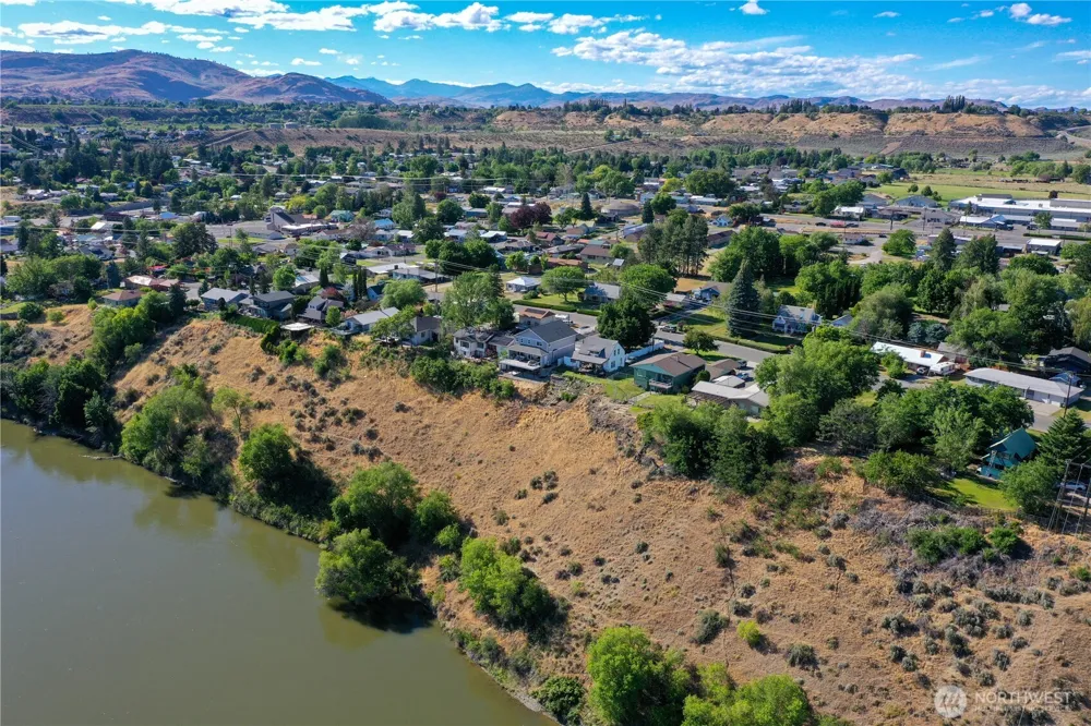 534 Dewberry Avenue E Omak, WA 98841