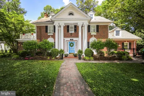 15 CREST LANE