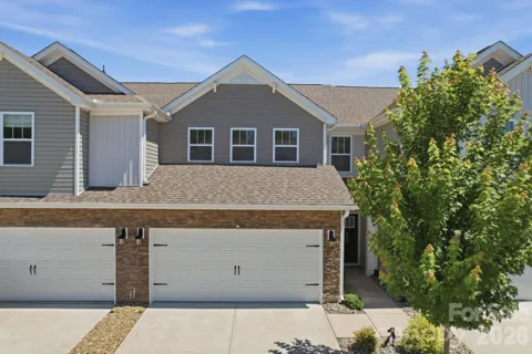 205 Reynard Trail