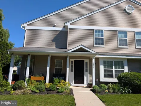 2505 LEXINGTON MEWS