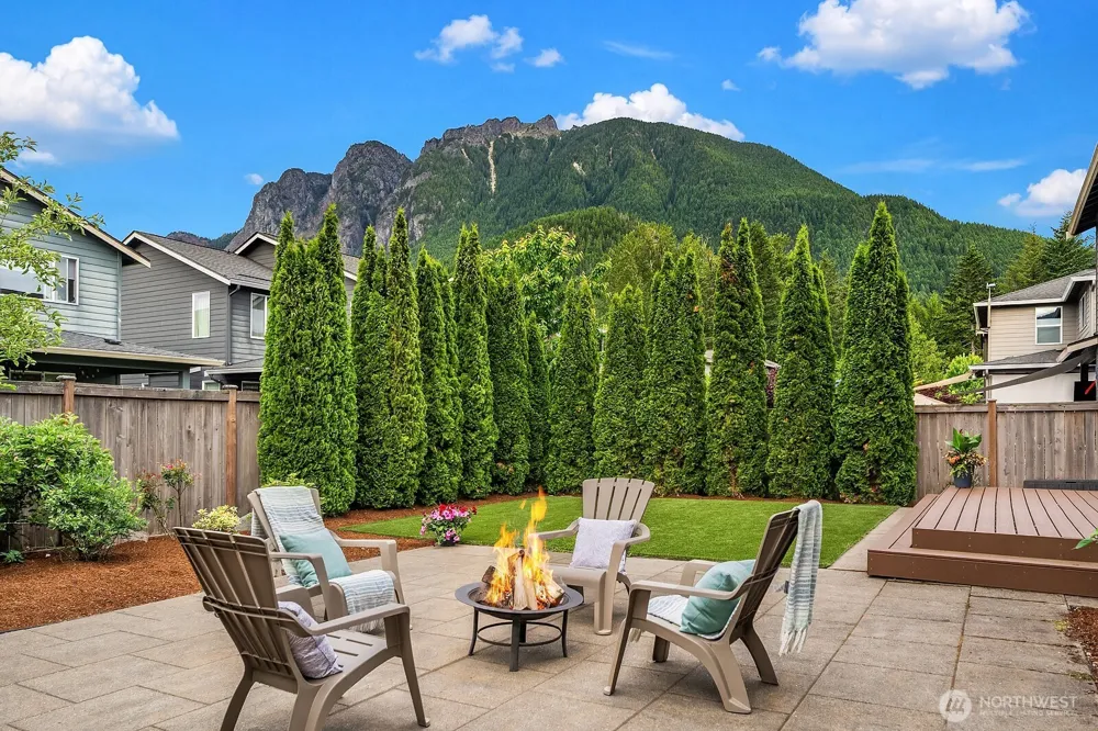 336 Zemp Way NE North Bend, WA 98045
