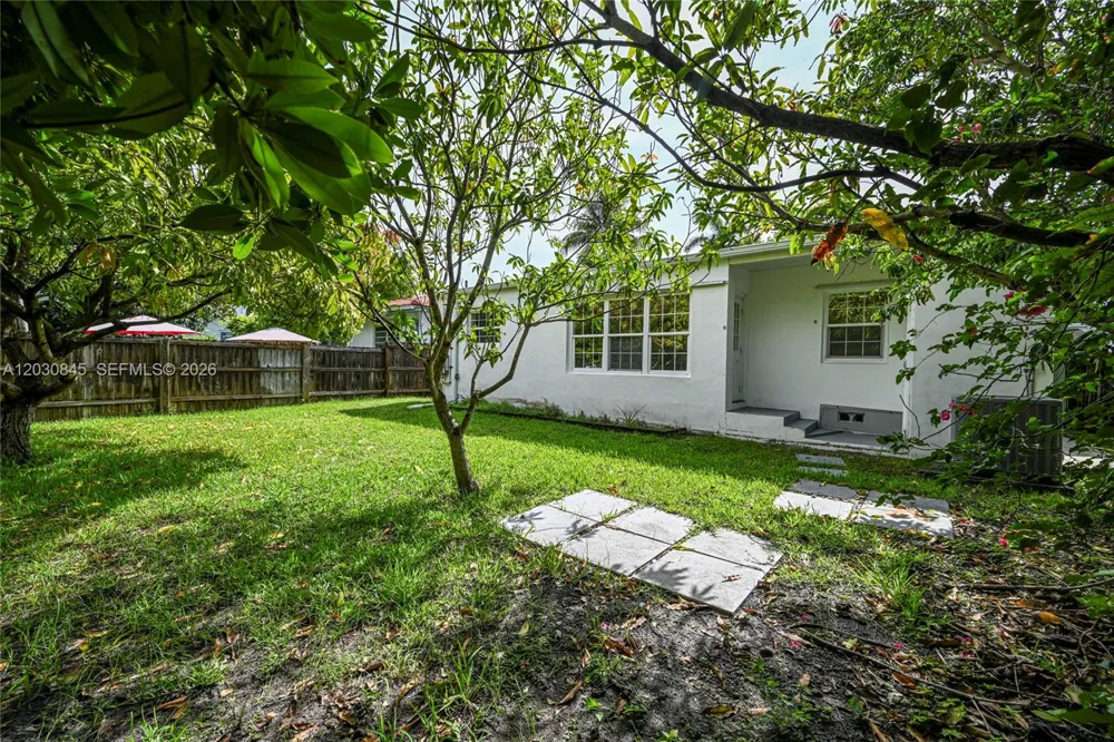 8942 Carlyle Ave Surfside, FL 33154