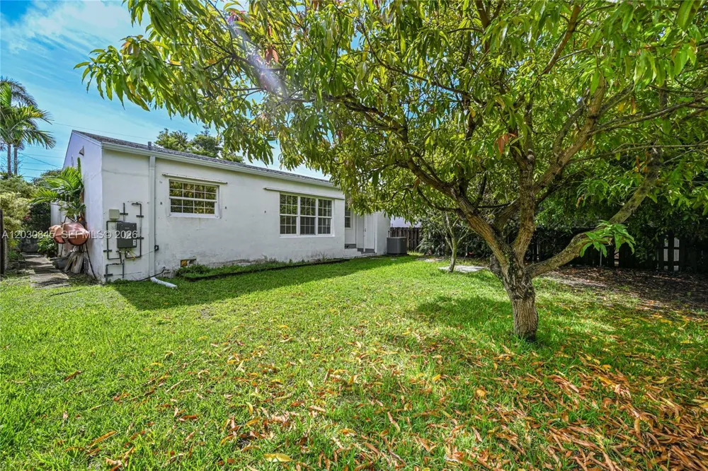 8942 Carlyle Ave Surfside, FL 33154