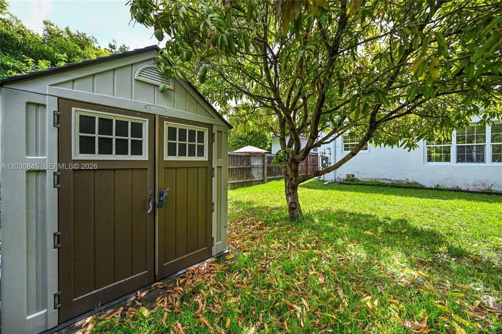 8942 Carlyle Ave Surfside, FL 33154