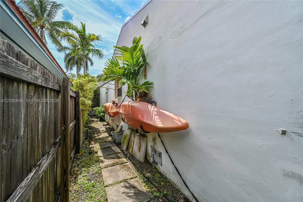 8942 Carlyle Ave Surfside, FL 33154