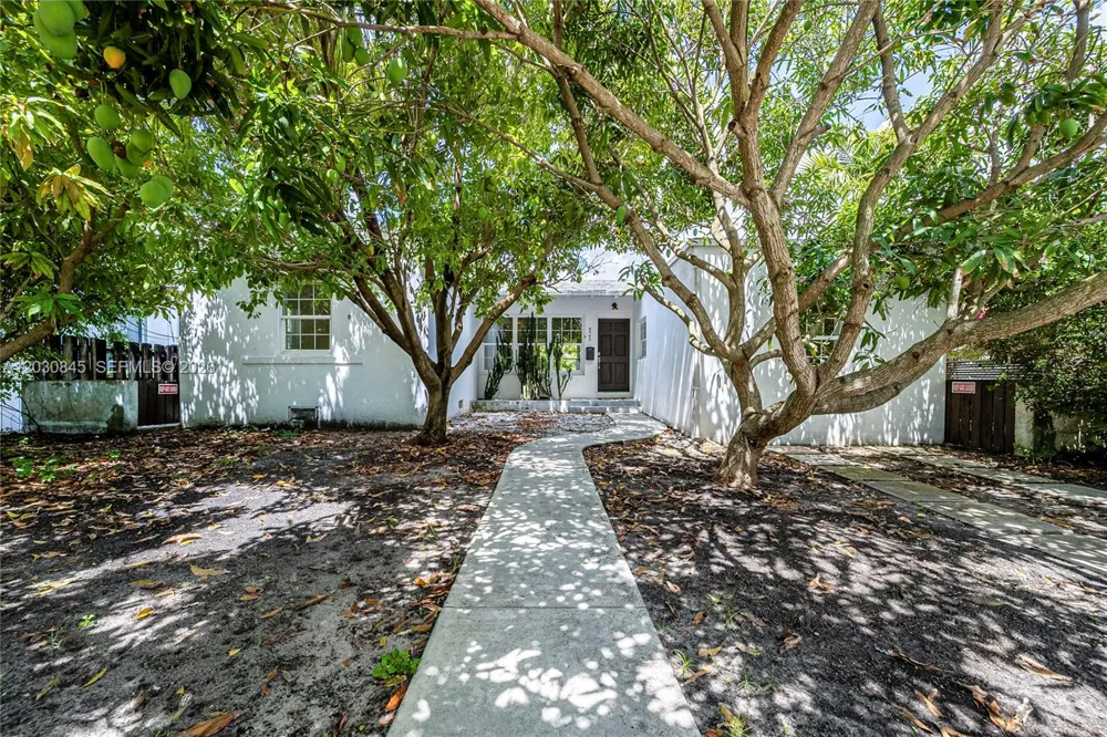 8942 Carlyle Ave Surfside, FL 33154