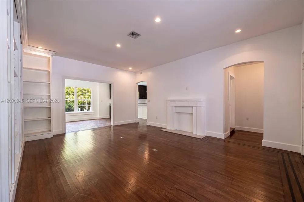 8942 Carlyle Ave Surfside, FL 33154