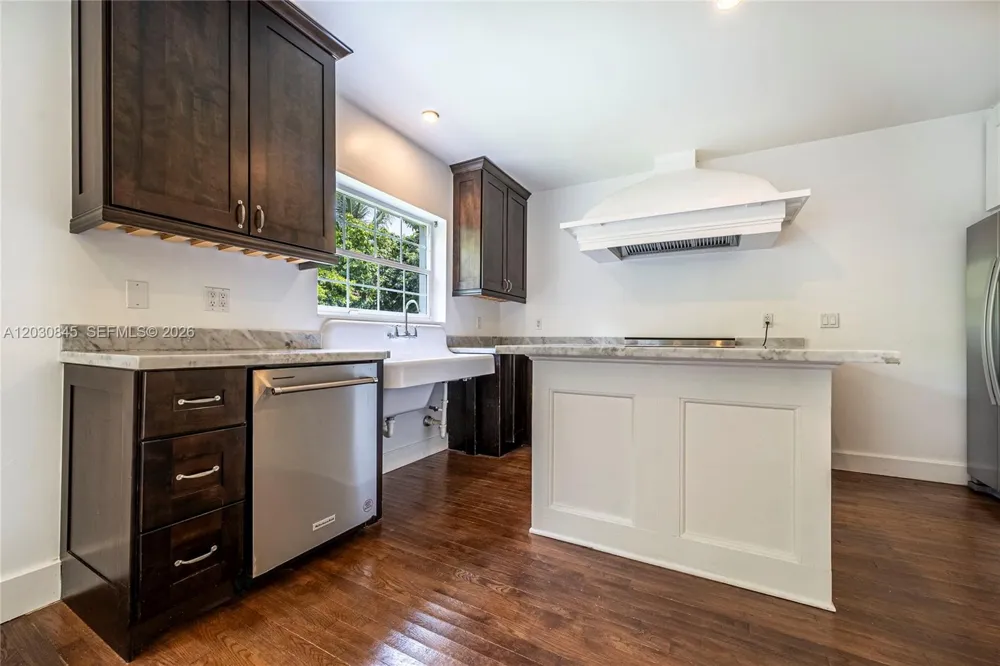 8942 Carlyle Ave Surfside, FL 33154