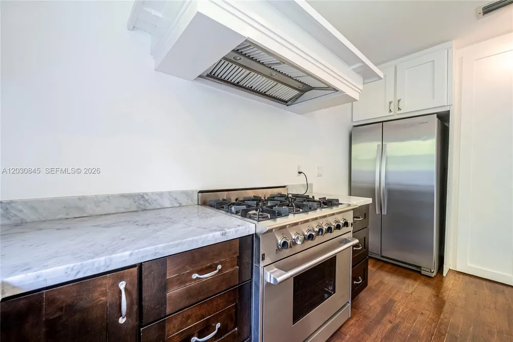 8942 Carlyle Ave Surfside, FL 33154