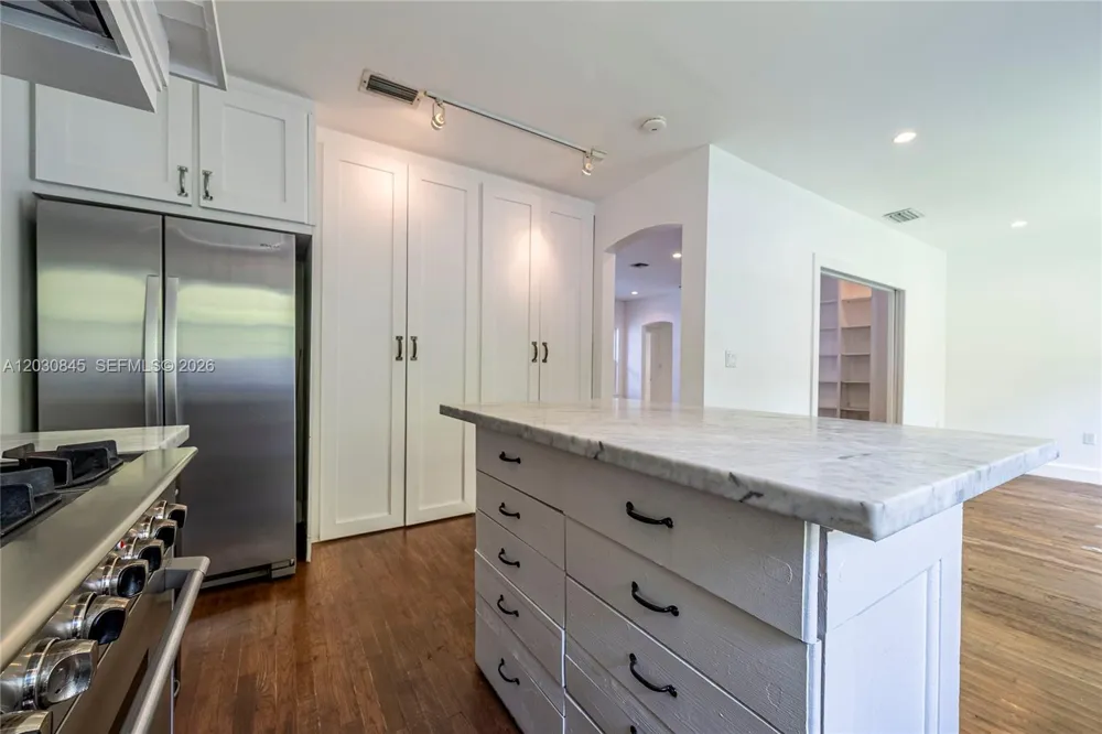 8942 Carlyle Ave Surfside, FL 33154