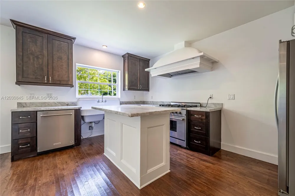 8942 Carlyle Ave Surfside, FL 33154
