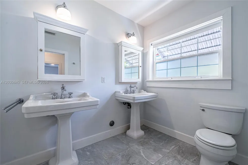 8942 Carlyle Ave Surfside, FL 33154