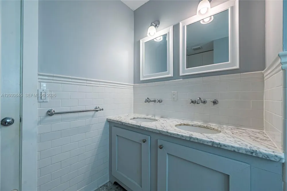8942 Carlyle Ave Surfside, FL 33154