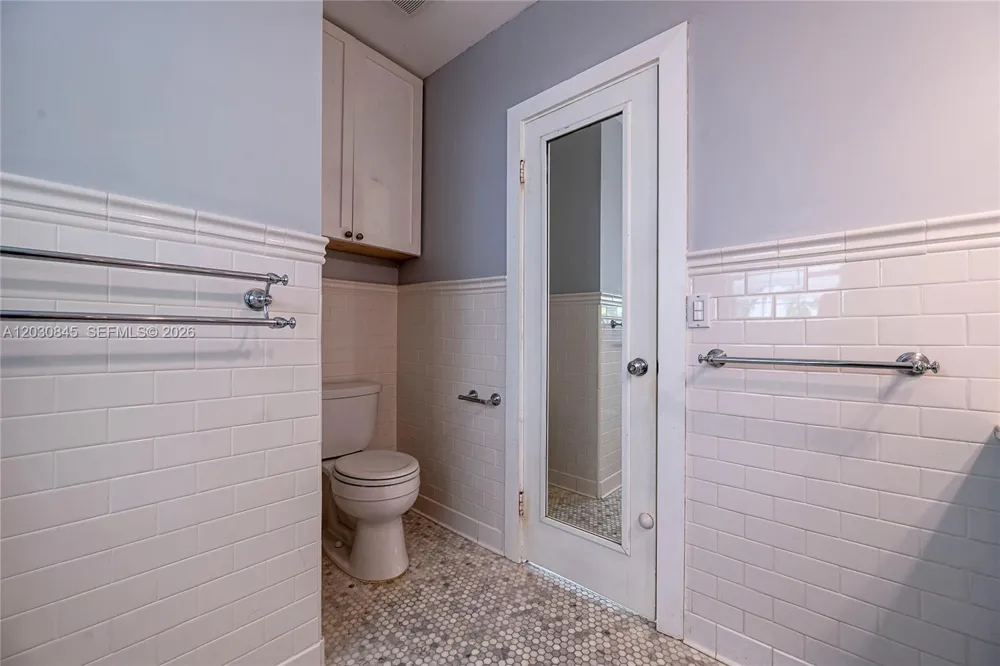 8942 Carlyle Ave Surfside, FL 33154