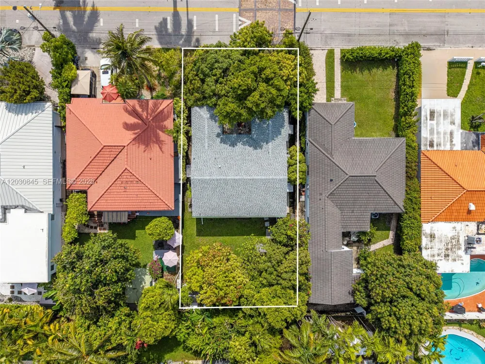 8942 Carlyle Ave Surfside, FL 33154