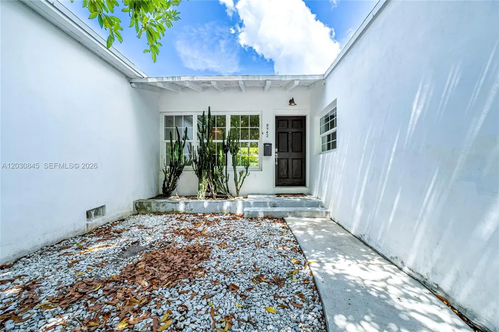 8942 Carlyle Ave Surfside, FL 33154