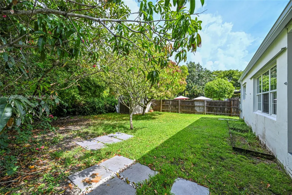 8942 Carlyle Ave Surfside, FL 33154