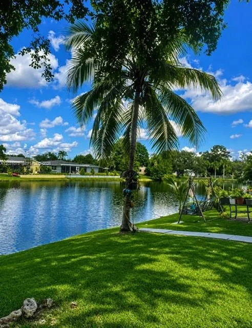 7551 SW 42nd Pl Davie, FL 33314