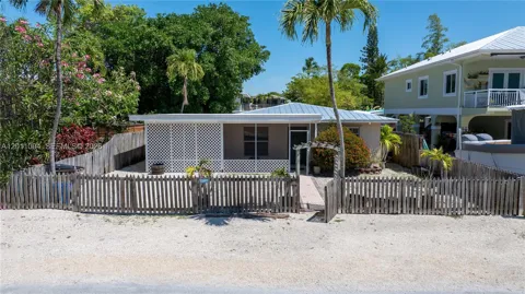 56 SE Marlin Ave